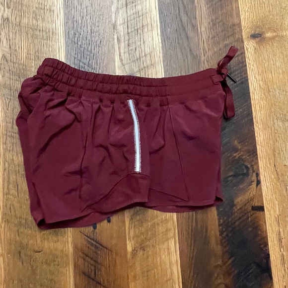 Lululemon Hotty Hot Shorts - Deep Rogue, Sz 6 - Picture 3 of 10